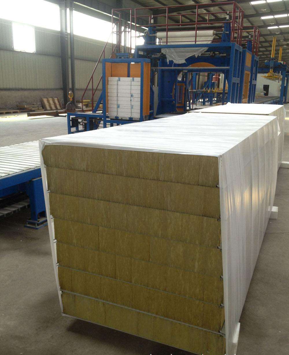 民衡彩鋼夾芯板發貨現場